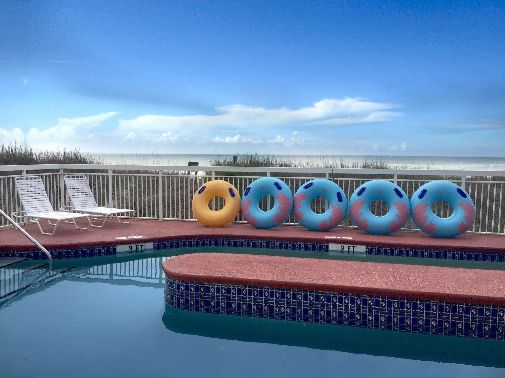 Castaway Beach Inn & Swim Up Bar Норт-Міртл-Біч Екстер'єр фото